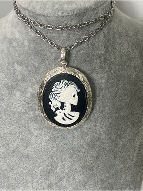 Silver Black and White Cameo Pendant Necklace